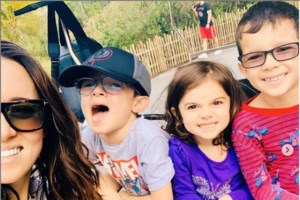 Καλομοίρα: Μας δείχνει τον χριστουγεννιάτικο στολισμό στο τεράστιο και φωτεινό σπίτι της στην Αμερική - εικόνα 11