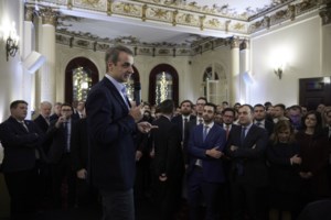 Προεκλογική φιέστα Ερντογάν σε γεμάτο στάδιο: Του αφιέρωσαν... ερωτικό τραγούδι οι οπαδοί του [βίντεο]