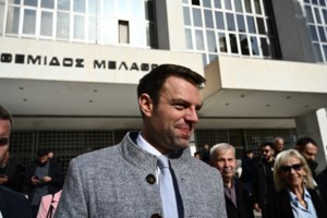 Στον Άρειο Πάγο ο Στέφανος Κασσελάκης: Κατέθεσε την ιδρυτική διακήρυξη του κόμματός του - Ποιοι βουλευτές τον συνόδευσαν - εικόνα 4