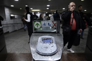 Πορεία για Γρηγορόπουλο: Μολότοφ και χημικά στη Θεσσαλονίκη, οδομαχίες και "κυνηγητό" στα Εξάρχεια [Εικόνες-Βίντεο] - εικόνα 17