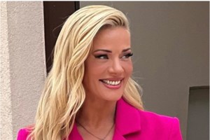 Ζέτα Μακρυπούλια: Ποζάρει με την αλμύρα στο πρόσωπο και δείχνει πώς μπορούμε να φορέσουμε ένα παρεό ως μαντήλι στο κεφάλι - εικόνα 7