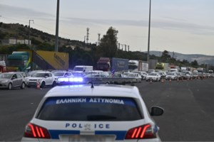 Πάτρα: Χωρίς παρέλαση αλλά σε ρυθμούς καρναβαλιού η πόλη - Οι εκδηλώσεις τελευταία μέρα της Αποκριάς [Εικόνες]