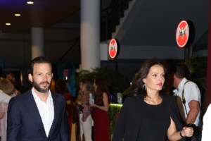 Ελεονώρα Μελέτη: Εντελώς άβαφη σε πρεμιέρα μαζί με τον σύζυγό της Θοδωρή Μαροσούλη - εικόνα 6