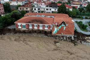 Άγρια κόντρα Πέτσα – Ραγκούση στη Βουλή για τις καταστροφές στην Καρδίτσα - εικόνα 4
