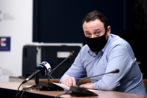 Στο τραπέζι νέα μέτρα και καθολικό lockdown στην Αττική: Πληροφορίες για τετραψήφιο και σήμερα αριθμό κρουσμάτων - εικόνα 2