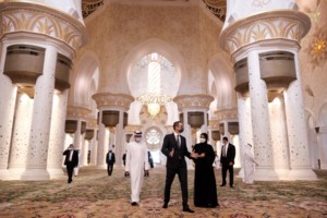 Ο Γεωργιάδης απαντά στη Αυγή, γιατί φωτογράφιζε τους... πολυελαίους στο Άμπου Ντάμπι - εικόνα 3