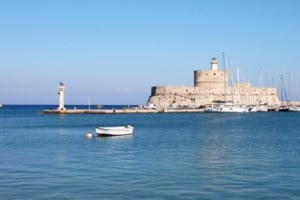 Ρόδος: Ξεκίνησε το πείραμα για διακοπές εν μέσω κορονοϊού – Έφτασαν οι 189 Ολλανδοί τουρίστες [Εικόνες]