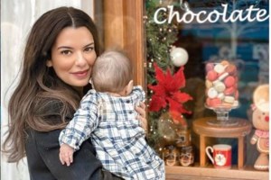 Νικολέττα Ράλλη: Βόλτα με την κόρη της στο Καλλιμάρμαρο λίγο πριν την επίδειξη του Dior [Εικόνες]