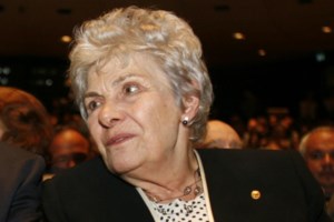 Την Κική Δημουλά έχει προτείνει για το Νόμπελ Λογοτεχνίας η υπουργός Πολιτισμού