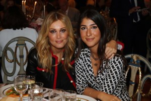 Ελένη Μενεγάκη: Η στιγμή που ξεσπάει σε κλάματα μαζί με τη Θεοδωρίδου στον αέρα της εκπομπής [Βίντεο] - εικόνα 2