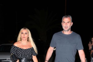 Χριστόφορος Παπακαλιάτης: Η σπάνια δημόσια εμφάνιση με την πρώην σύντροφό του - Είναι αδελφή της Γωγώς Μπρέμπου και μοιάζουν απίστευτα - εικόνα 3