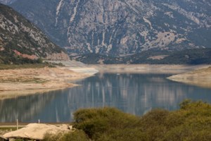 Συνολάκης για λειψυδρία: Πολύ σοβαρό το πρόβλημα - Στο μέλλον μπορεί να πίνουμε καθαρισμένο νερό από λύματα