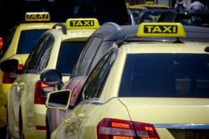 Γλυφάδα: Έπιτέθηκαν σε 85χρονη για να της αρπάξουν την αλυσίδα που φορούσε στο λαιμό [βίντεο]