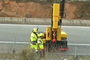 Καθίζηση στην εθνική οδό Πατρών - Τριπόλεως, "κόπηκε" η σύνδεση προς Πάτρα - εικόνα 2