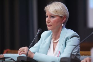 Στη Μύκονο το καλοκαίρι η Αλίκη Καραμανλή: Περήφανοι στο πλευρό της Κώστας Καραμανλής - Νατάσα Παζαΐτη