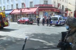 Charlie Hebdo - Συναγερμός στο Παρίσι: Συνελήφθησαν δύο ύποπτοι - Έκλεισε το μετρό - εικόνα 7