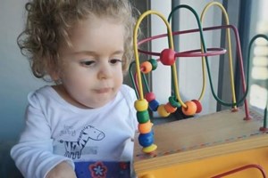 Ο μικρός Παναγιώτης Ραφαήλ αφηγείται παραμύθι και συγκινεί - Το μήνυμα των γονιών του [βίντεο]