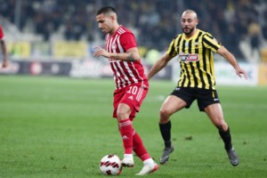 Βρήκε τον μάστορα του ο Λεμπρον Τζέϊμς - Τον κυνηγούσε στο γήπεδο ο μαινόμενος Αϊζάϊα Στιούαρτ των Πίστονς [βίντεο]