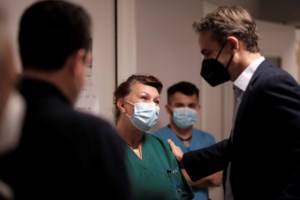 Ο Μητσοτάκης στο μουσείο της Ακρόπολης: Ηχηρό μήνυμα επανένωσης η επιστροφή των θραυσμάτων του Παρθενώνα - εικόνα 5