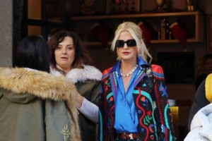 Μαρίνα Πατούλη - Στη λαϊκή με εντυπωσιακό μπλε μάτι: Αφήνει πάντα πουρμπουάρ και είναι παραδοσιακή