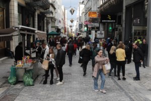 Επίθεση συμμορίας ανηλίκων στο Σύνταγμα: "Έβγαλε ο 7χρονος ένα μαχαίρι πιο μεγάλο από το μπόι του" [Βίντεο] - εικόνα 2