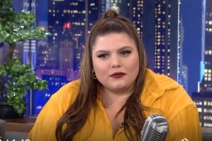 Θύμα κλοπής η Δανάη Μπάρκα: Της έσπασαν το αμάξι στο κέντρο της Αθήνας [βίντεο]