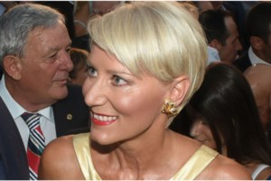 Ζενεβιέβ Μαζαρί: Το ολόχρυσο jumsuit που συνδύασε ολόσωστα με 70's μποτάκια και ο γοητευτικός σύζυγός της - εικόνα 5