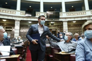 Ο Τσίπρας ζήλεψε το ΚΚΕ: Καταψηφίζει την αμυντική συμφωνία με τη Γαλλία λόγω... ιμπεριαλισμού