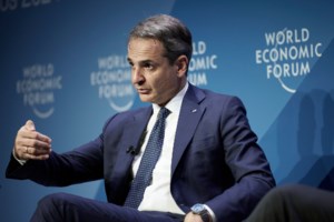 Η ΝΔ "μετρά" δυνάμεις στο νομοσχέδιο για τα ομόφυλα ζευγάρια: Η παρέμβαση Σαμαρά, η σιωπή Καραμανλή και ο γρίφος του Βορίδη