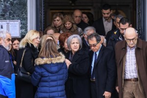 Βασίλης Καλογήρου: Το εύρημα στον λαιμό που μπορεί να λύσει το μυστήριο - Τα καυτά ερωτήματα