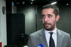 "Πάγωσε" η Σερβία: Η στιγμή που υπουργός υπέστη εγκεφαλικό ενώ έδινε live τηλεοπτική συνέντευξη [βίντεο]