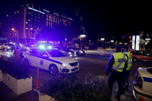 Σοβαρό τροχαίο στη Λ. Κατεχάκη: Αυτοκίνητο έπεσε σε κολόνα - Τραυματίστηκε ο οδηγός