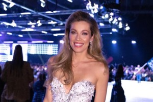 Η Δωροθέα και η Μίλα Ίβιτς σε βραδινή έξοδο με τη μαμά τους - Οι δίδυμες κόρες της Πετρουλάκη είναι κούκλες - εικόνα 6