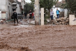 Η κακοκαιρία "χτύπησε" την Κρήτη: Άνοιξαν οι ουρανοί στο Ηράκλειο - Ποτάμια οι δρόμοι - εικόνα 2