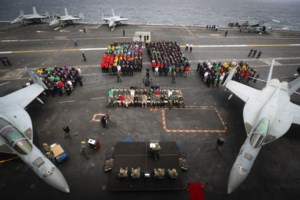 Ιράν: Εφιαλτικές εκτιμήσεις για 30.000 νεκρούς - Η στιγμή που κοπέλα κόβει τα μαλλιά της στον τάφο της αδερφής της - εικόνα 6