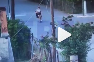 Λαμία: Παρέσυρε με το μηχανάκι 5χρονο παιδί και το εγκατέλειψε στο δρόμο [βίντεο]