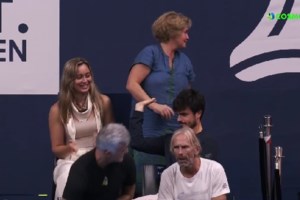 Στέφανος Τσιτσιπάς: Αποχώρησε από τον αγώνα με τον Ρούνε λόγω προβλήματος στη μέση και αποδοκιμάστηκε [Βίντεο]