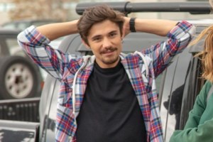 Σασμός-Κώστας Νικούλι: Η συγκίνηση όταν είδε τη σκηνή της "κηδείας" του - Η αποκάλυψη για τον σκύλο του Πετρή - εικόνα 3