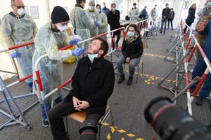 Προκλητικό κάλεσμα ιμάμη για προσευχή στην Αγία Σοφία με κάμερες και μικρόφωνα