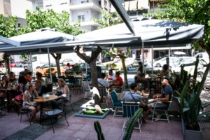 Κορονοϊός: Φοβίζει η μεγάλη διασπορά στη χώρα - 671 κρούσματα στην Αττική, 262 στη Θεσσαλονίκη, 233 στην Κρήτη