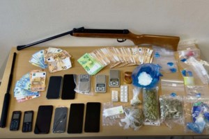 Στην πυρά  από την αστυνομία πάνω από ένας τόνος ναρκωτικά - Εκαψαν 211 δέματα [βίντεο]