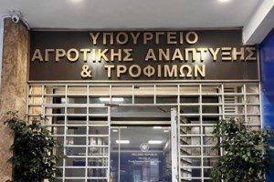 Γιατί όλοι στοιχηματίζουν ότι ο Αυγενάκης δεν θα είναι στο κυβερνητικό σχήμα μετά τον ανασχηματισμό