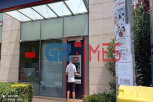 Γλυφάδα-Παλαιό Φάληρο: Δύο κινηματογραφικές ληστείες σε μισή ώρα από "μηχανόβιους" σε σούπερ μάρκετ - Μία σύλληψη - εικόνα 2