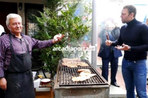 Τσικνοπέμπτη στη Βουλή: Το σπέσιαλ μενού της Κωνσταντίνας Μητσοτάκη - Από σπαλομπριζόλα μέχρι μπιφτέκια black angus - εικόνα 2