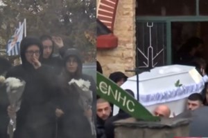 Πρέβεζα: Θρήνος στην κηδεία του 21χρονου καταδρομέα που πέθανε κατά τη διάρκεια εκπαιδευτικής άσκησης [εικόνες]