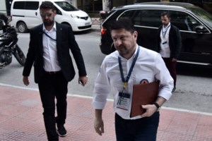 Καθηγητής Μαγιορκίνης: Εστίες υπερμετάδοσης του ιού τα υπαίθρια πάρτι- Αλίμονό μας αν υπάρξει κρούσμα - εικόνα 2