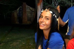 Δήμητρα Αλεξανδράκη: Η βόλτα με το πανάκριβο κάμπριο του συντρόφου της και μουσική υπόκρουση Γαρμπή [Βίντεο]