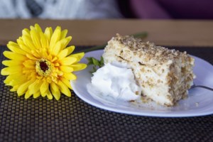 Συνταγή: Παγωμένος κορμός με φράουλες και μπισκότα - Ετοιμο σε λιγότερο από 1 ώρα - εικόνα 2