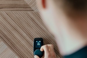 Έως 1.200 ευρώ φέτος το επίδομα θέρμανσης - Οι δικαιούχοι και η πρόβλεψη για όσους επιλέξουν ρεύμα αντί για πετρέλαιο