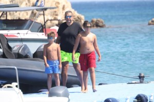 Παρασκήνια GNTM: Η Βίκυ Καγιά... πατάει κάτω τον συνεργάτη της Τάσο Σοφρωνίου [εικόνες]